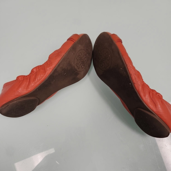 Tory Burch Women's Orange Flats with Gold Accent - Picture 6 of 12